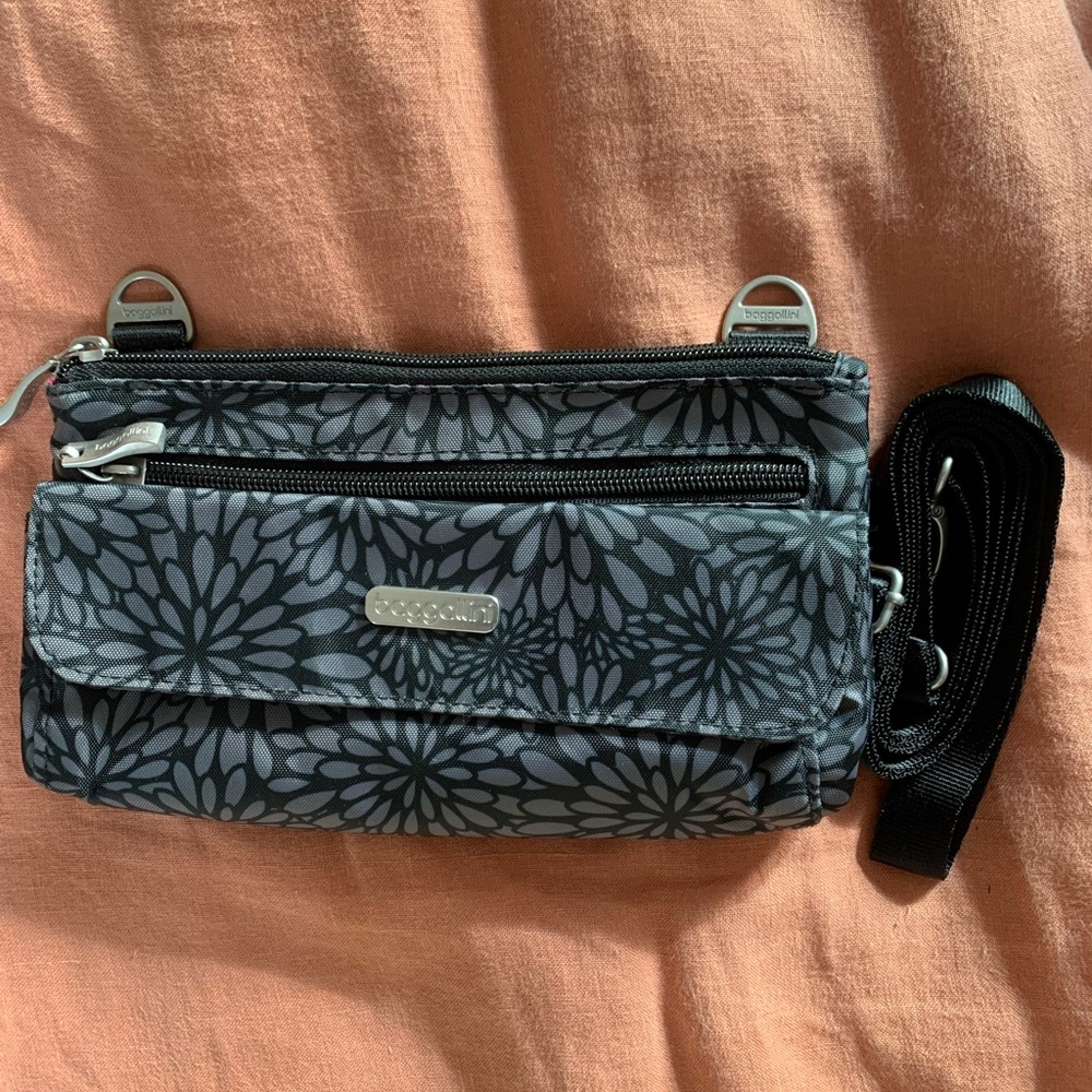 Small baggallini crossbody